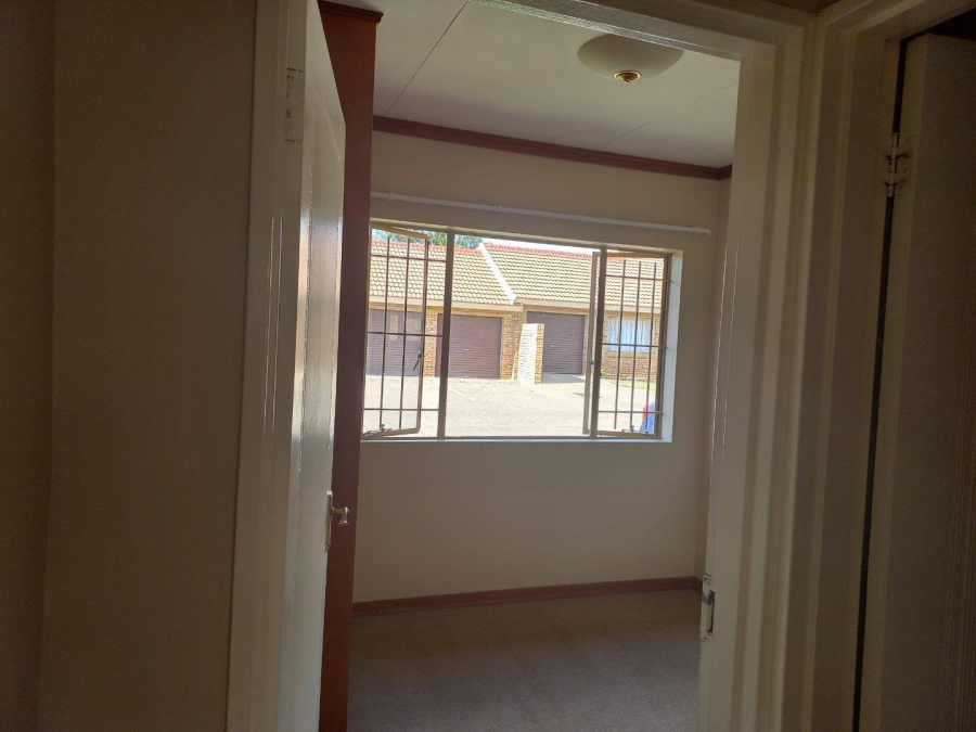 To Let 3 Bedroom Property for Rent in Langenhovenpark Free State